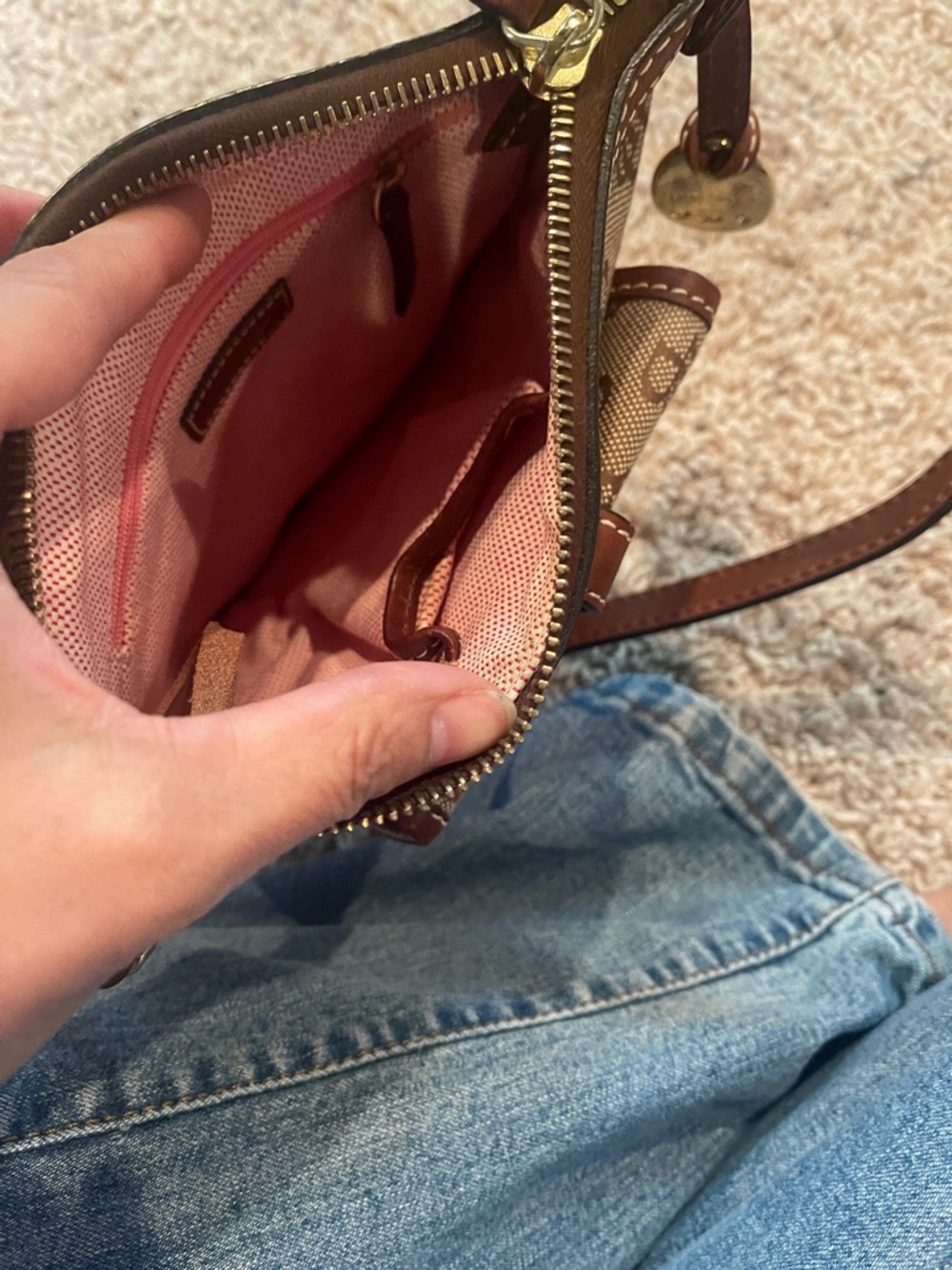 Dooney & Bourke letter bag  crossbody - Picture 5 of 8